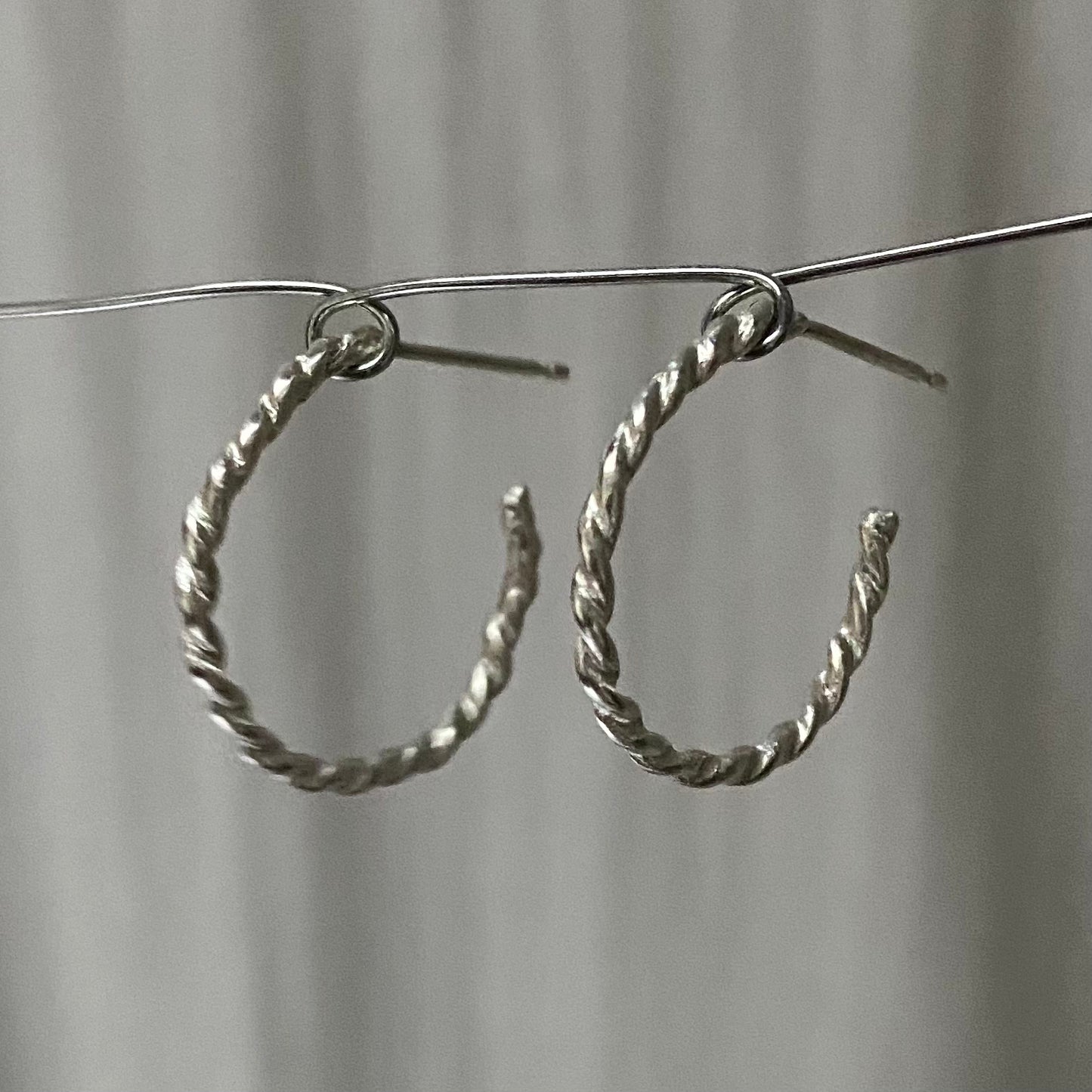 Round Twisted Hoops Medium