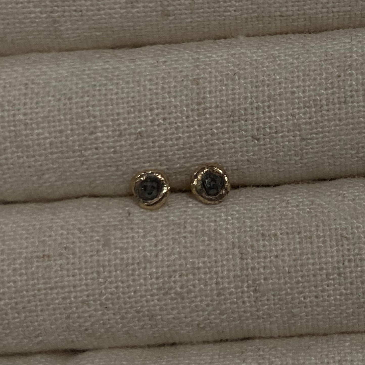 Molten diamond studs yellow gold
